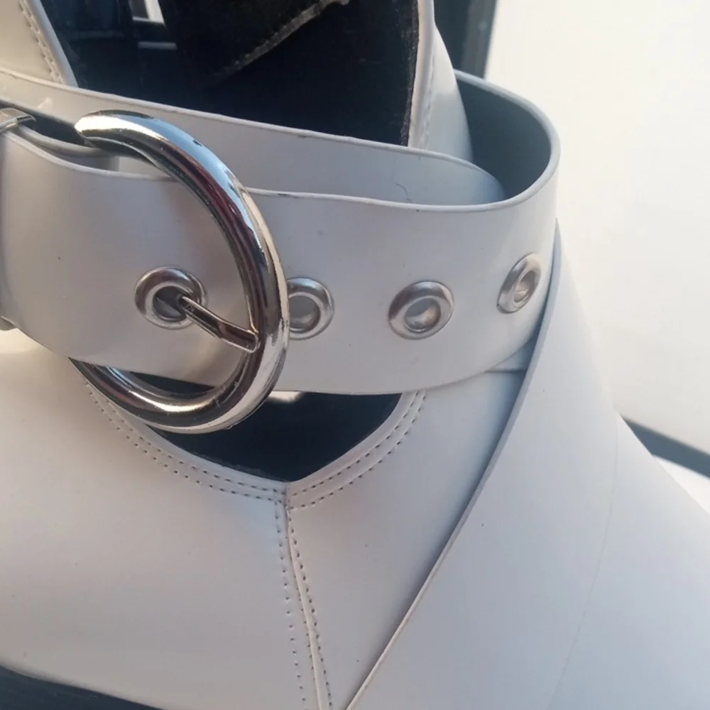 Truffle Women's White Ankle Boots Booties, Size 8 (US) - Picture 10 of 12